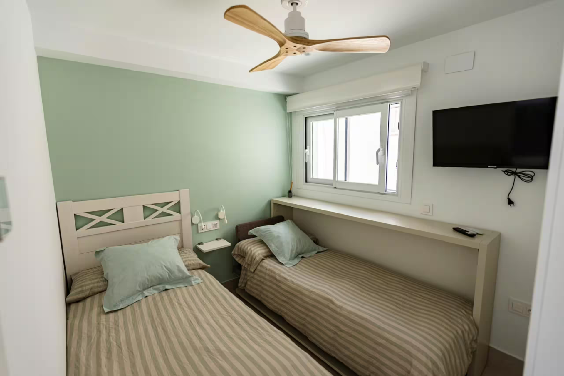 Dormitorio con dos camas