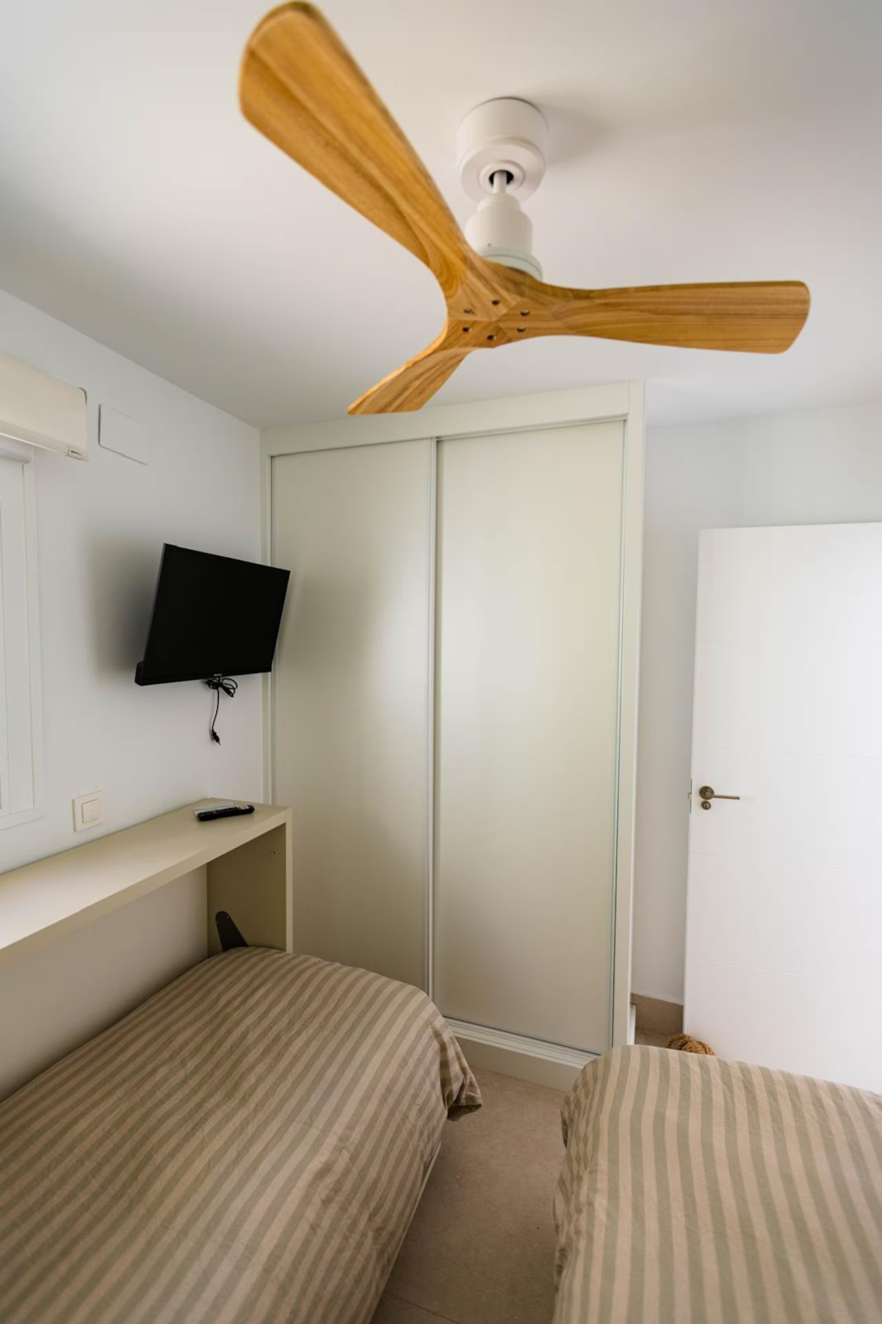 Dormitorio doble con armario